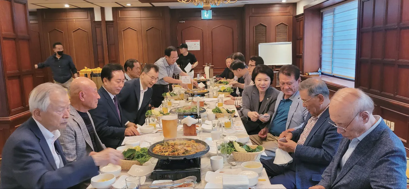 화기애애한 저녁식사